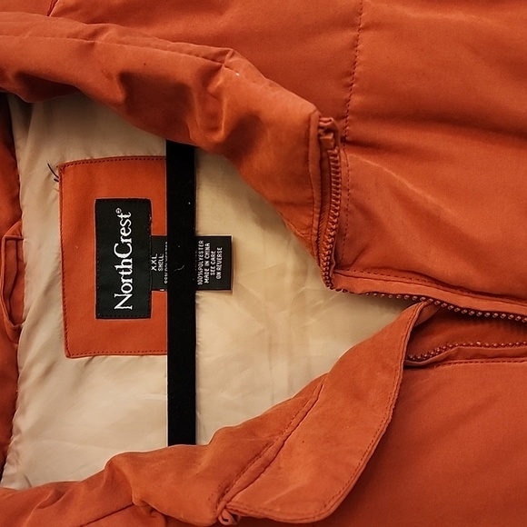Northcrest Men's Rust Quilted Vest - Picture 2 of 11